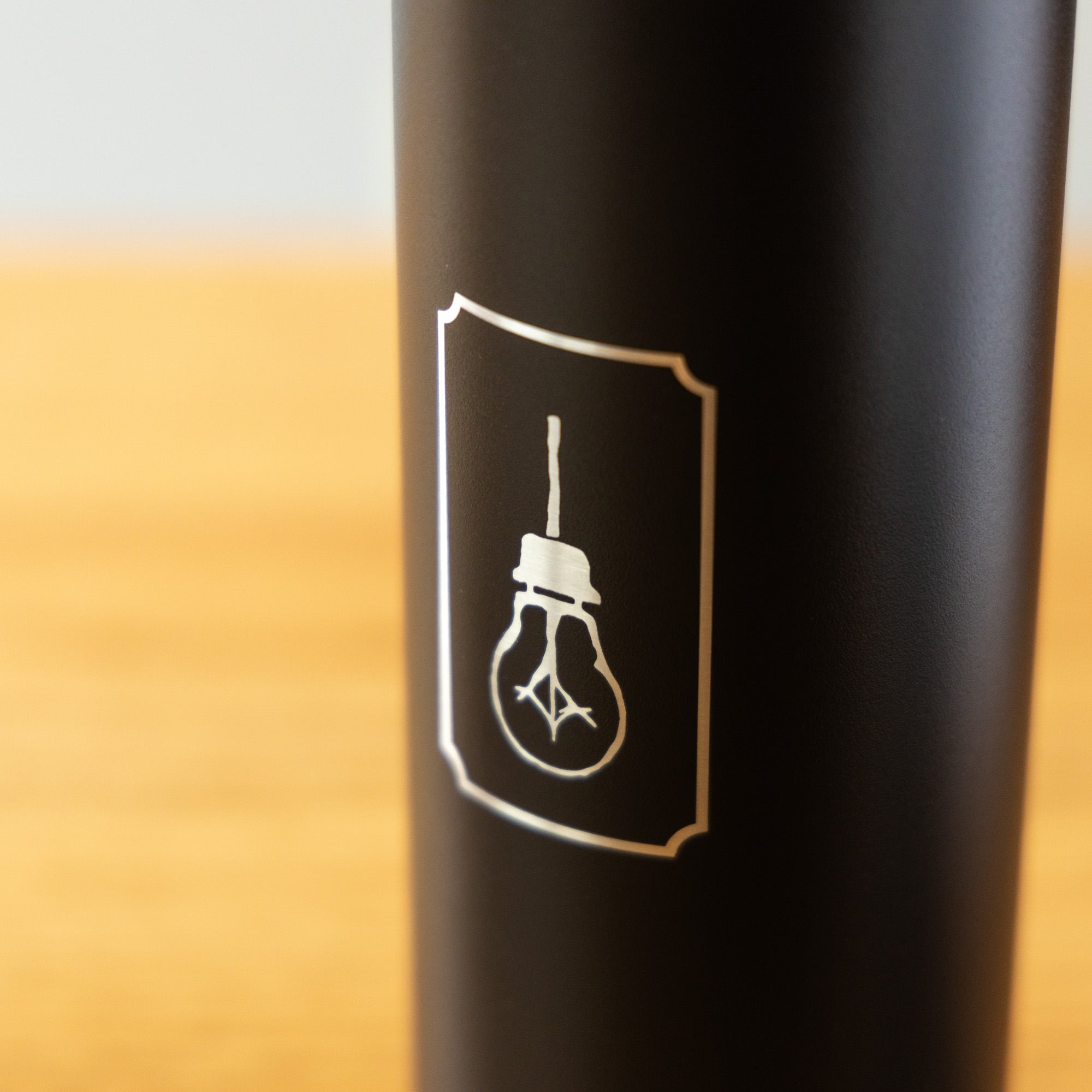 Side Project Light Bulb Miir Wide Mouth Bottle borraccia nera 20oz
